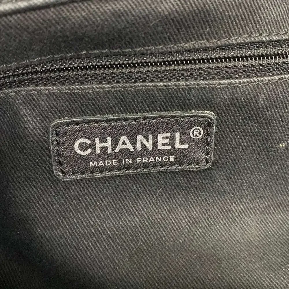 CHANEL stitch chevron